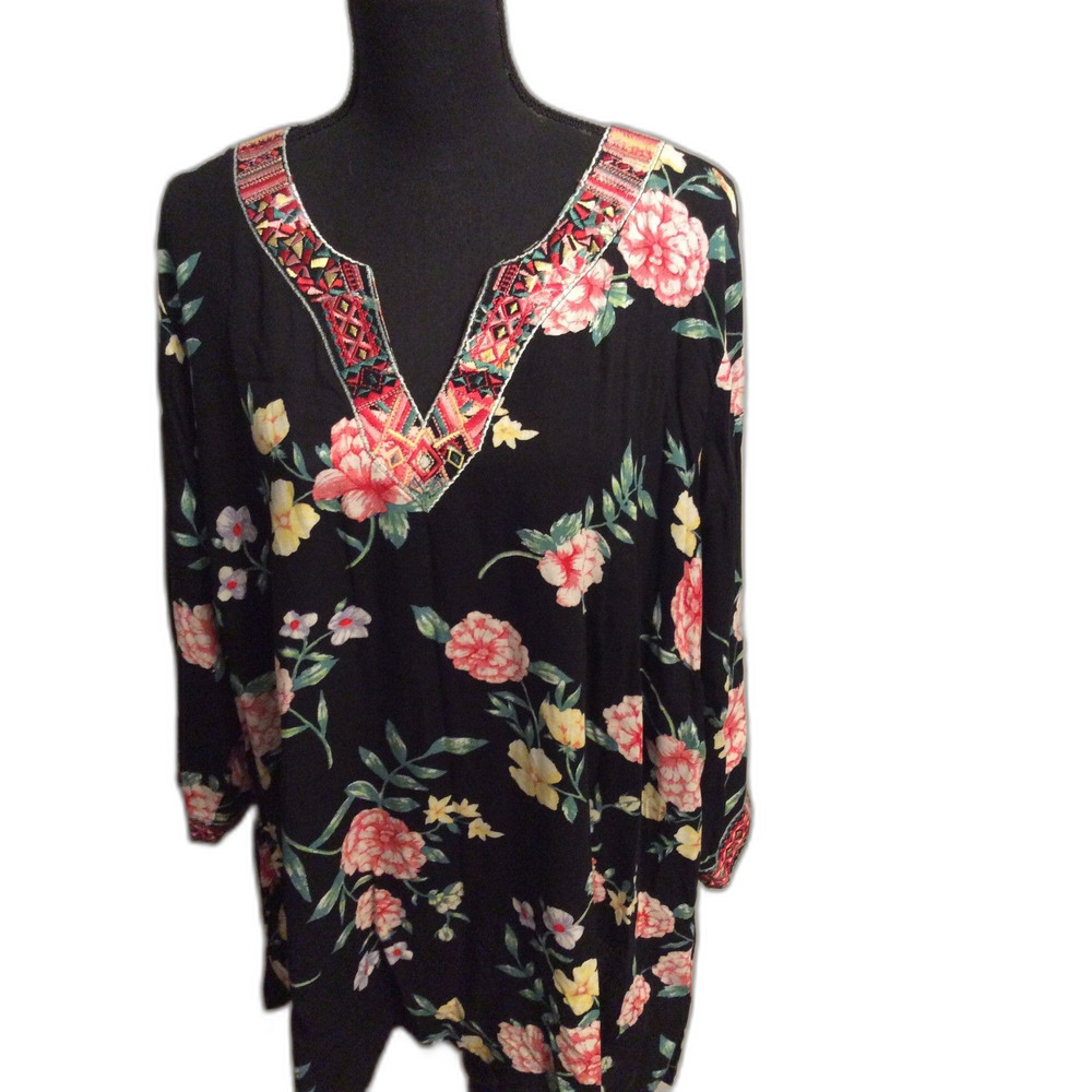 Belle by Kim Gravel Plus 2X Boho Floral print Blouse with Embroidery